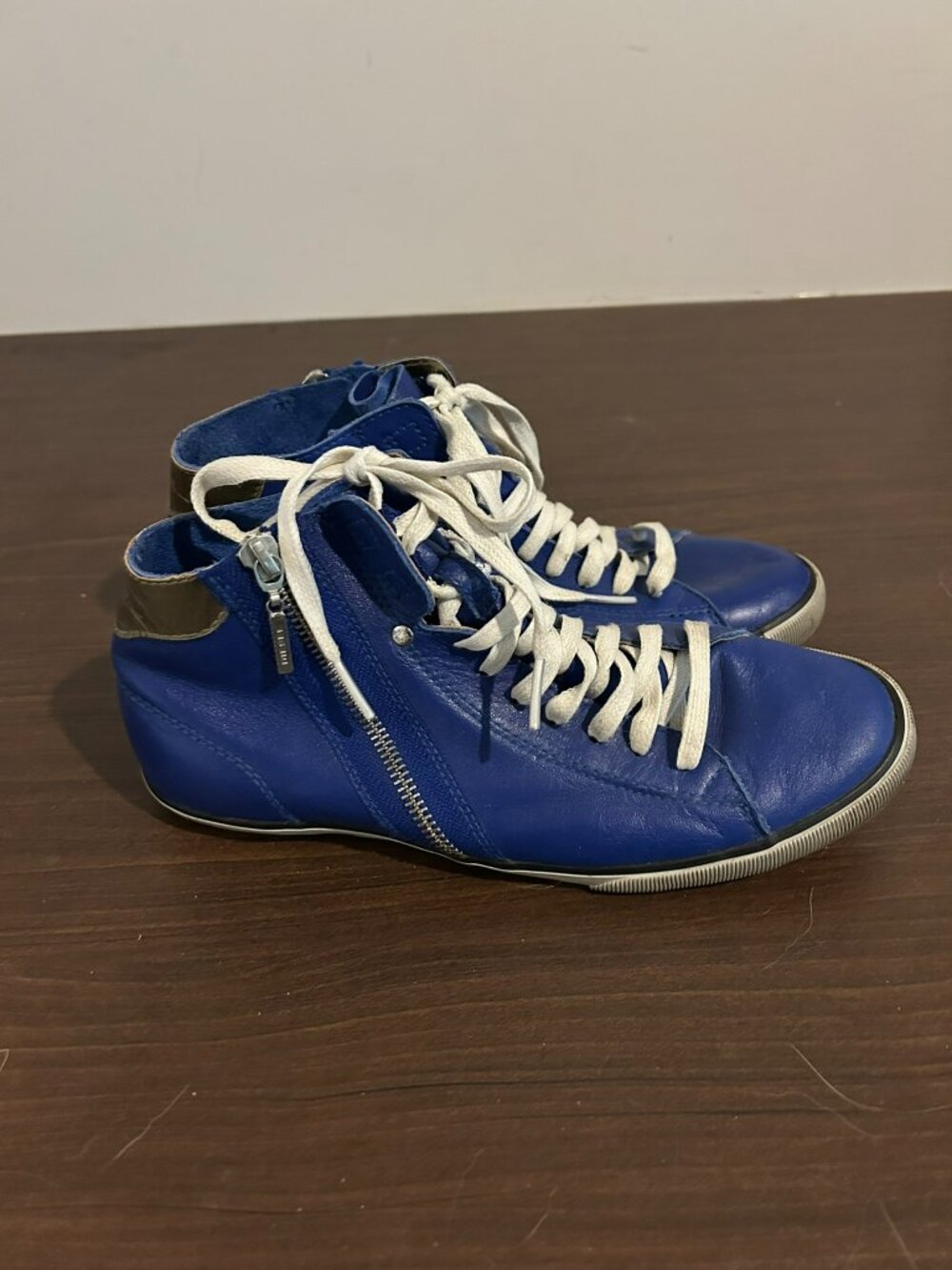 Diesel Women's Sunrise Beach Pit W Fashion Sneaker Size 7.5